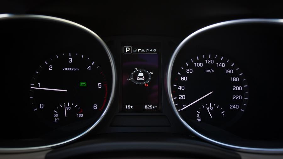 Панель приборов Hyundai Grand Santa Fe (DM) 2016 года  (фото 13 из 40)